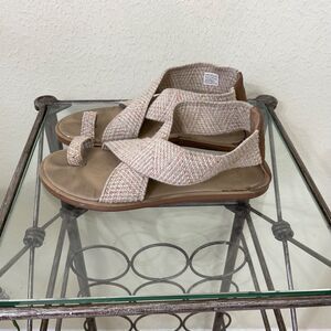 Sanuk Gemini Yoga Sandals Woman’s 7 BrownTan faux leather Shoes Woven Toe loops